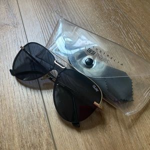 Quay “notorious” sunglasses with case